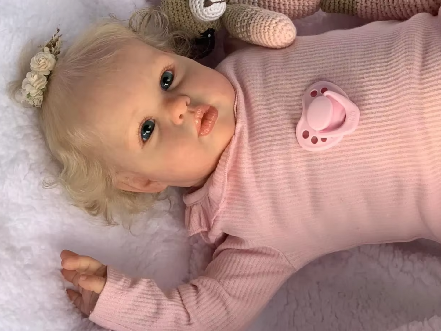 Ellie: 24-Inch Lifelike Reborn Baby Girl Doll with Hand-Rooted Hair – A Cuddly Companion